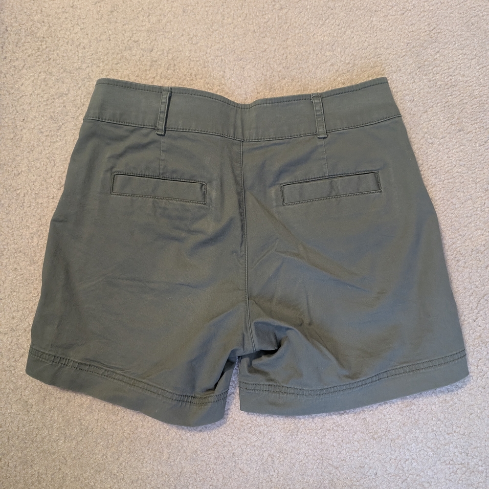 GAP Women's Size 2, 5inch Inseam Green Shorts - Picture 5 of 5